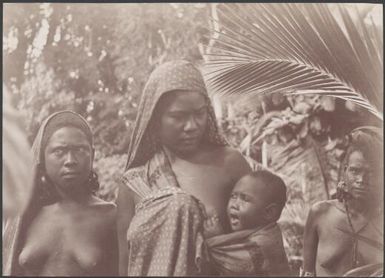 Mother and child with two other women, Matema, Reef Islands, Swallow Group, Solomon Islands, 1906 / J.W. Beattie