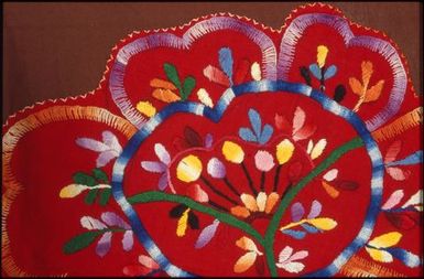 Tivaevae tataura, tiare (flowers) pattern, by Mareta Matamua (detail)