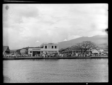 Welcoming reception for TEAL (Tasman Empire Airways Limited) passengers, Papeete, Tahiti