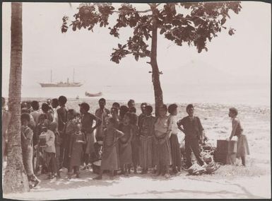 Crowd on beach as Missionaries distribute teachers pay at Ara, Banks Islands, 1906 / J.W. Beattie