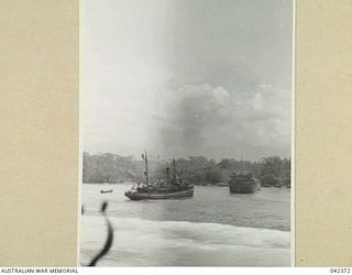 9TH AUSTRALIAN DIVISION, UNDER THE COMMAND OF NX7 MAJOR GENERAL G.F. WOOTTEN, CBE, DSO, ED, IN THE FIRST AUSTRALIAN AMPHIBIOUS OPERATION SINCE GALLIPOLI, LANDS AT LAE. THE LAST LST (LANDING SHIP, ..