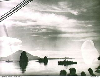 NEW BRITAIN, 1945-09. GENERAL VIEW OF SIMPSON HARBOUR, RABAUL, WITH ALLIED WARSHIPS MOVING UP THE HARBOUR. (RNZAF OFFICIAL PHOTOGRAPH.)