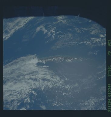 STS061-79-023 - STS-061 - Earth observations taken during STS-61 mission