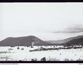 RABAUL, NEW GUINEA. 1946-07-04. VIEW LOOKING NORTH OF THE MAIN JAPANESE FORCE LANDING BEACH NOW USED BY AUSTRALIAN BARGES