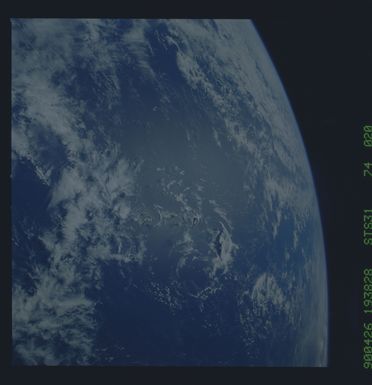 S31-74-020 - STS-031 - STS-31 earth observations