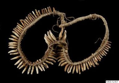 ["halsband, necklace"]
