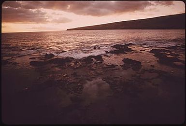 MANELE BAY AT DUSK