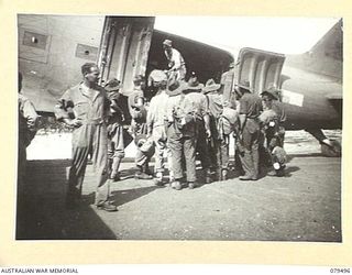 DREGER HARBOUR, NEW GUINEA. 1944-01. WALKING PATIENTS BEING LOADED ABOARD AN AIRCRAFT BY PERSONNEL OF THE 10TH FIELD AMBULANCE AT THE STRIP A.D.S. DREGER HARBOUR (AIRSTRIP ADVANCED DRESSING ..