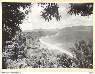 KANGU HILL, BOUGAINVILLE. 1945-10-05. KAHILI VIEWED FROM KANGU HILL WITH TONELEI HARBOUR IN THE BACKGROUND. JAPANESE ARMY AND NAVY HEADQUARTERS SOUTH OF BOUGAINVILLE, WERE LOCATED IN THIS AREA. THE ..