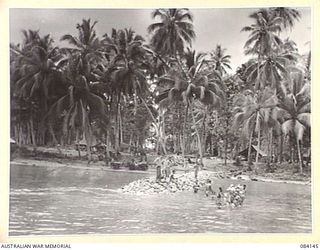 JACQUINOT BAY, NEW BRITAIN. 1944-12-04. NATIVES BUILDING A CORAL JETTY AT MALMAL VILLAGE SITUATED WITHIN THE HQ 5 DIVISION AREA