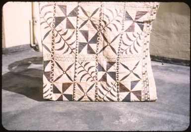 Decorated beaten bark cloth : Papua New Guinea / Terence and Margaret Spencer