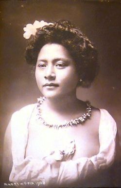 Samoan woman