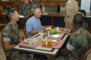 [Assignment: 48-DPA-SOI_K_Guam_6-6-7-07] Pacific Islands Tour: Visit of Secretary Dirk Kempthorne [and aides] to Guam, U.S. Territory [48-DPA-SOI_K_Guam_6-6-7-07__DI12006.JPG]