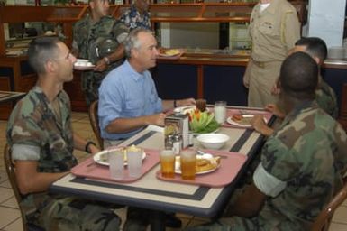 [Assignment: 48-DPA-SOI_K_Guam_6-6-7-07] Pacific Islands Tour: Visit of Secretary Dirk Kempthorne [and aides] to Guam, U.S. Territory [48-DPA-SOI_K_Guam_6-6-7-07__DI12006.JPG]