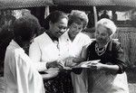 Assembly of the Pacific conference of Churches in Chepenehe, 1966 : group portrait of feminine delegates of the New Hebrides, of Gilbert island, of Marshall Islands and of Tonga island