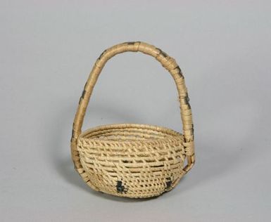 Model ato lapotpoto (model round basket)