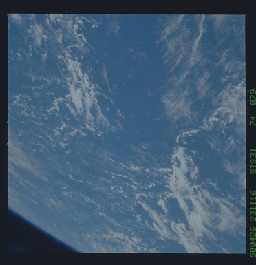 S31-74-079 - STS-031 - STS-31 earth observations