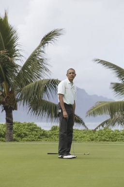 Barack Obama plays golf with Prime Minister Najib Razak, Joe Paulsen, and Mike Brush in Kaneohe Bay, Hawaii, December 24, 2014