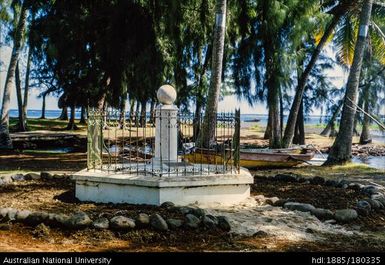 Tahiti - Point Venus - Captain Cook monument