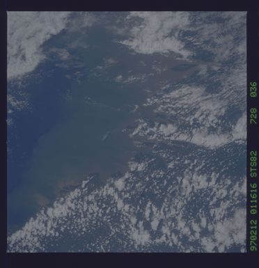 STS082-728-036 - STS-082 - Earth observations taken from shuttle orbiter Discovery during STS-82 mission