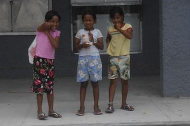 [Assignment: 48-DPA-SOI_K_Kwajalein_6-11-07] Pacific Islands Tour: Visit of Secretary Dirk Kempthorne [and aides] to Kwajalein Atoll, of the Republic of Marshall Islands [48-DPA-SOI_K_Kwajalein_6-11-07__DI14292.JPG]