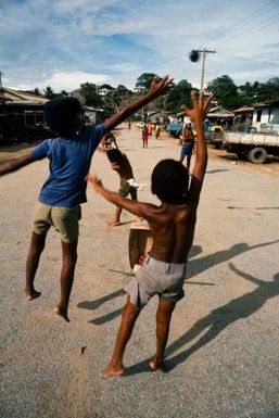 Papua New Guinea: Street cricket