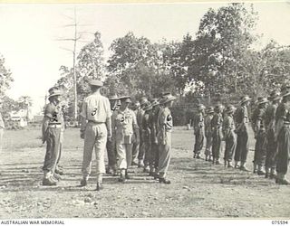 LAE, NEW GUINEA. 1944-08-28. VX13 LIEUTENANT-GENERAL S.G. SAVIGE, CB, CBE, DSO, ED, GENERAL OFFICER COMMANDING, NEW GUINEA FORCE (5) INSPECTING NO. 20 PLATOON, "F" COMPANY, 2/1ST GUARD REGIMENT ON ..