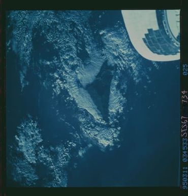 STS067-734-025 - STS-067 - Earth observations taken from shuttle orbiter Endeavour during STS-67 mission