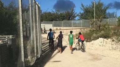 Momentum to move children off Nauru stalls