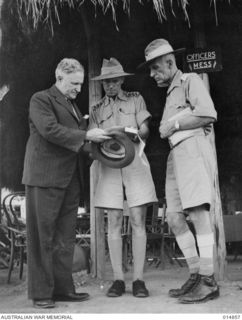 1943-05-17. NEW GUINEA. SIR EARLE PAGE, DISCUSSES MALARIA PROBLEMS WITH OFFICER AT AN AUSTRALIAN GENERAL HOSPITAL, N.G. (NEGATIVE BY N. BROWN)