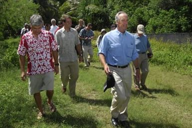 [Assignment: 48-DPA-SOI_K_Guam_6-6-7-07] Pacific Islands Tour: Visit of Secretary Dirk Kempthorne [and aides] to Guam, U.S. Territory [48-DPA-SOI_K_Guam_6-6-7-07__DI12156.JPG]