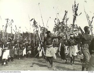 MALAHANG, LAE, NEW GUINEA. 1944-12-25. MARKHAM RIVER NATIVES AT THE SING-SING HELD IN THE AUSTRALIAN NEW GUINEA ADMINISTRATIVE UNIT NATIVE COMPOUND