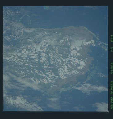 STS061-76-044 - STS-061 - Earth observations taken during STS-61 mission