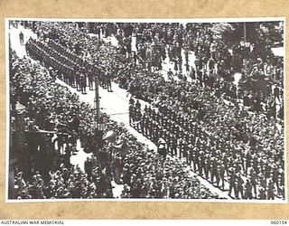 MELBOURNE, AUS. 1943-11-18. TROOPS OF THE 17TH AUSTRALIAN INFANTRY BRIGADE MARCHING ALONG SWANSTON STREET UPON ITS RETURN TO THE MAILAND AFTER A LONG TERM OF ACTIVE SERVICE IN NEW GUINEA