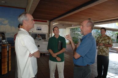 [Assignment: 48-DPA-09-30-08_SOI_K_NPS_Arizona] Visit of Secretary Dirk Kempthorne and aides to the U.S.S. Arizona Memorial, Pearl Harbor, Honolulu, Hawaii, [for tours, discussions with local officials] [48-DPA-09-30-08_SOI_K_NPS_Arizona_DOI_0938.JPG]