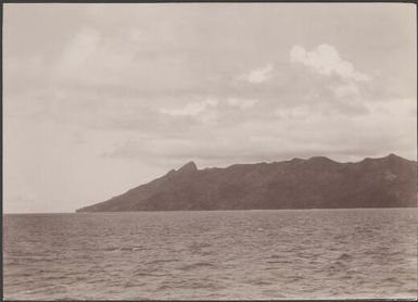 Crater walls of Ureparapara viewed from the east, Banks Islands, 1906 / J.W. Beattie