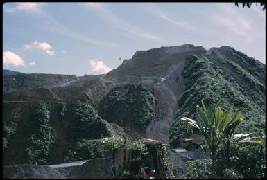 Cutting away the hill spurs (4) : Bougainville Island, Papua New Guinea, April 1971 / Terence and Margaret Spencer