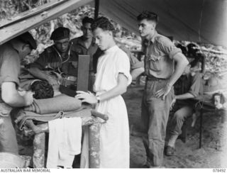 BOUGAINVILLE ISLAND. 1945-01-16. NX137564 MAJOR S.B. CLIPSHAM, MEDICAL OFFICER (1) ASSISTED BY QX43509 PRIVATE A.H. TRACEY (2) QX58320 PRIVATE R. MCDERMANT (3) AND Q126946 PRIVATE L.W. HAM (4), ..