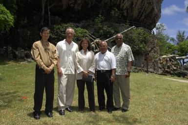 [Assignment: 48-DPA-SOI_K_Saipan_6-5-07] Pacific Islands Tour: Visit of Secretary Dirk Kempthorne [and aides] to Saipan Island, of the Commonwealth of the Northern Mariana Islands [48-DPA-SOI_K_Saipan_6-5-07__DI10692.JPG]