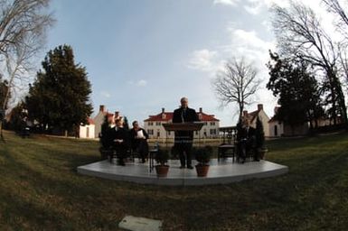 [Assignment: 48-DPA-01-12-09_SOI_K_Mt_Vernon] Visit of Secretary Dirk Kempthorne to Mount Vernon Estate and Gardens, Mount Vernon, Virginia, [for touring and announcement of the U.S. nomination of the George Washington home, along with the Papahanaumokuakea Marine National Monument in Hawaii, for inclusion on the United Nations Educational, Scientific, and Cultural Organization's (UNESCO's) World Heritage List. Joining Secretary Kempthorne for the announcement was James Rees, Executive Director of the Mount Vernon Estate and Gardens.] [48-DPA-01-12-09_SOI_K_Mt_Vernon_IOD_9430.JPG]