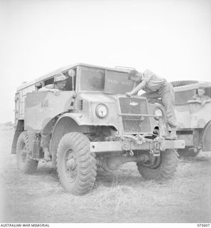 MARKHAM VALLEY, NEW GUINEA. 1944-08-28. PERSONNEL OF THE 4TH FIELD REGIMENT, CHECKING THEIR 4 WHEEL DRIVE VEHICLES BEFORE LEAVING THE UNIT TRANSPORT LINES. IDENTIFIED PERSONNEL ARE: VX73984 GUNNER ..