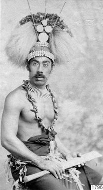 Neck jewellery, feathered ornamentation, man, chieftain, portrait, main ornament, native, photograph,