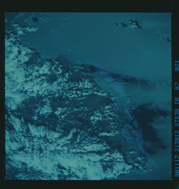 S38-87-021 - STS-038 - STS-38 earth observations