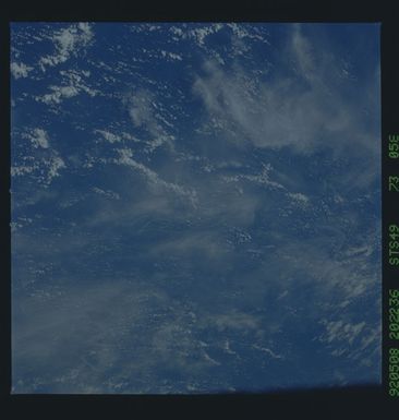 S49-73-058 - STS-049 - Earth observations taken during the STS-49 mission