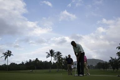 Barack Obama plays golf with Prime Minister Najib Razak, Joe Paulsen, and Mike Brush in Kaneohe Bay, Hawaii, December 24, 2014