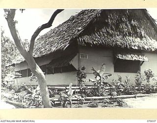 PORT MORESBY, NEW GUINEA. 1944-01-22. THE OFFICE HUT OF DEPUTY DIRECTOR ORDNANCE SERVICE, HEADQUARTERS, NEW GUINEA FORCE