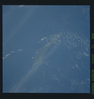 S49-71-009 - STS-049 - Earth observations taken during the STS-49 mission