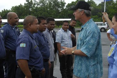 [Assignment: 48-DPA-SOI_K_Pohnpei_6-10-11-07] Pacific Islands Tour: Visit of Secretary Dirk Kempthorne [and aides] to Pohnpei Island, of the Federated States of Micronesia [48-DPA-SOI_K_Pohnpei_6-10-11-07__DI14222.JPG]