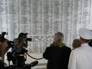 [Assignment: 48-DPA-12-6-06_K_CPix_Kemp_HI] Visit of Secretary Dirk Kempthorne [and aides] to Pearl Harbor, Honolulu, Hawaii [for commemorative events on the 65th anniversary of the Japanese attack] [48-DPA-12-6-06_K_CPix_Kemp_HI_IMG_0222.JPG]