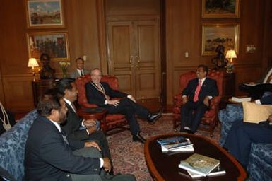 [Assignment: 48-DPA-02-25-08_SOI_K_Pres_Palau] Secretary Dirk Kempthorne [meeting at Main Interior] with government delegation from the Republic of Palau, [led by Palau President Tommy Remengesau. Secretary Kempthorne and President Remengesau discussed, among other subjects, the possibility of creating a National Heritage Area on the Palau island of Peleliu, along with the upcoming Review of the Palau-U.S. Compact of Free Association.] [48-DPA-02-25-08_SOI_K_Pres_Palau_IOD_1097.JPG]